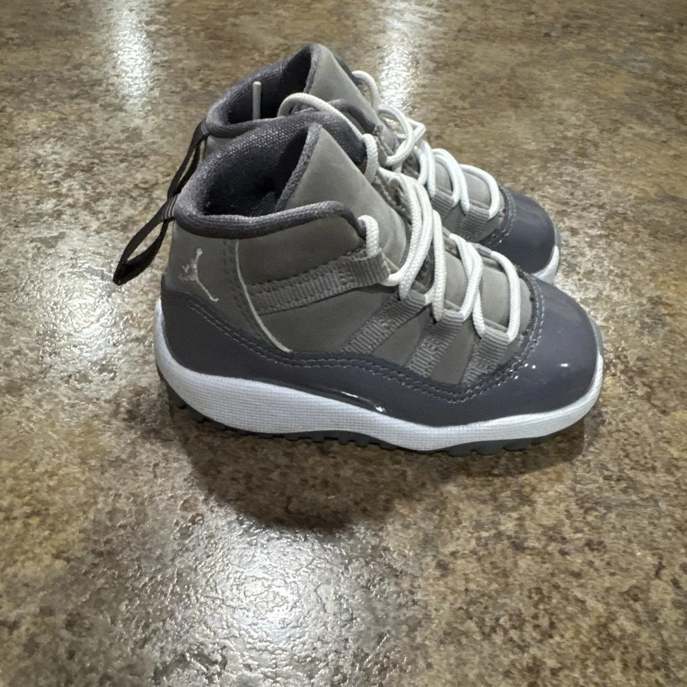 Jordan 11 Retro Cool Grey Kids Size 5c